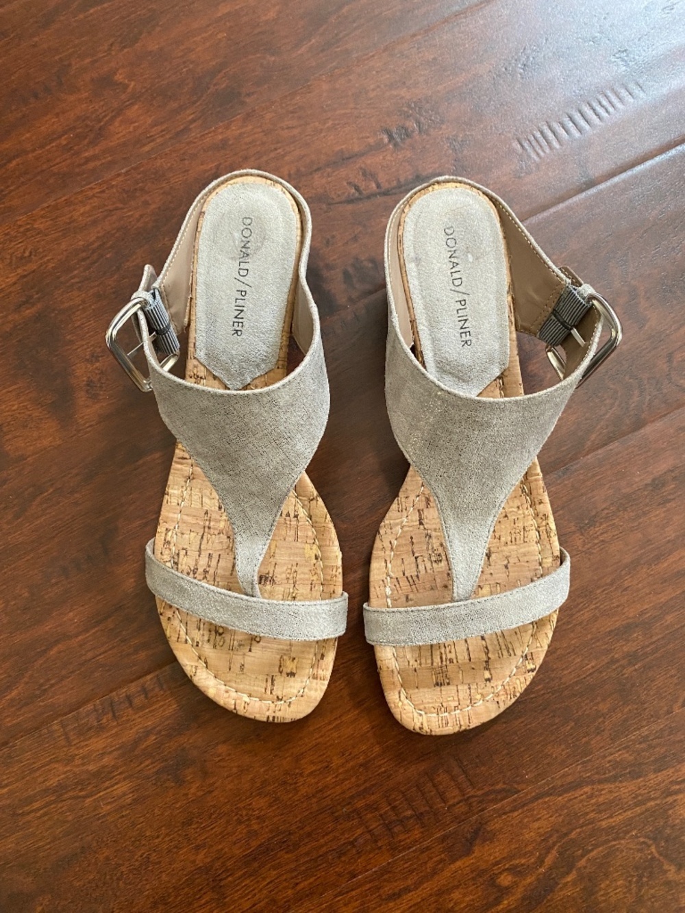 Donald Pliner Donni Metallic Gold Leather Cork Wedge Sandals Size 8.5 - Picture 2 of 13